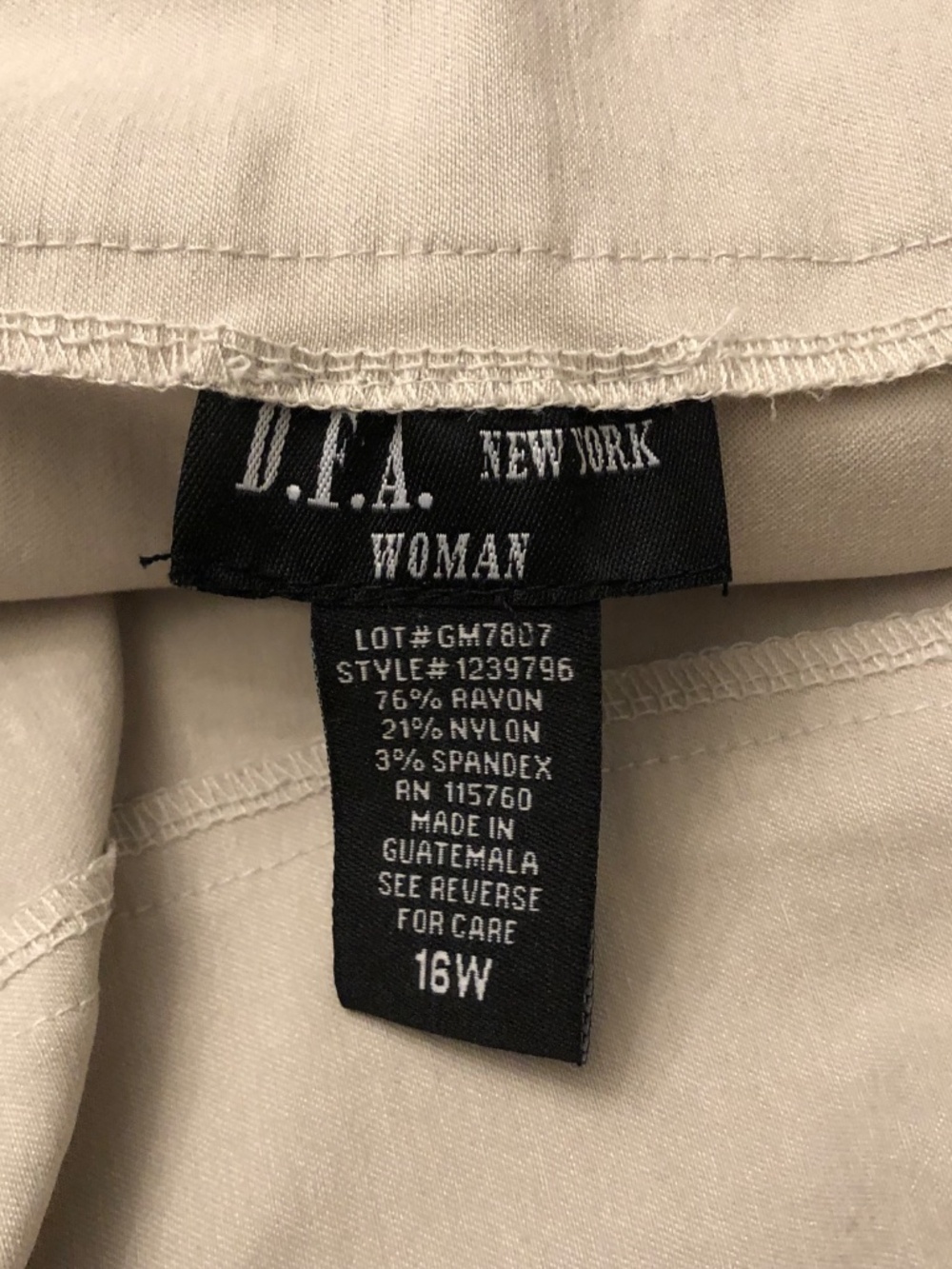 D.F.A. NEW YORK WOMAN CAPRIS 16W - Picture 5 of 5